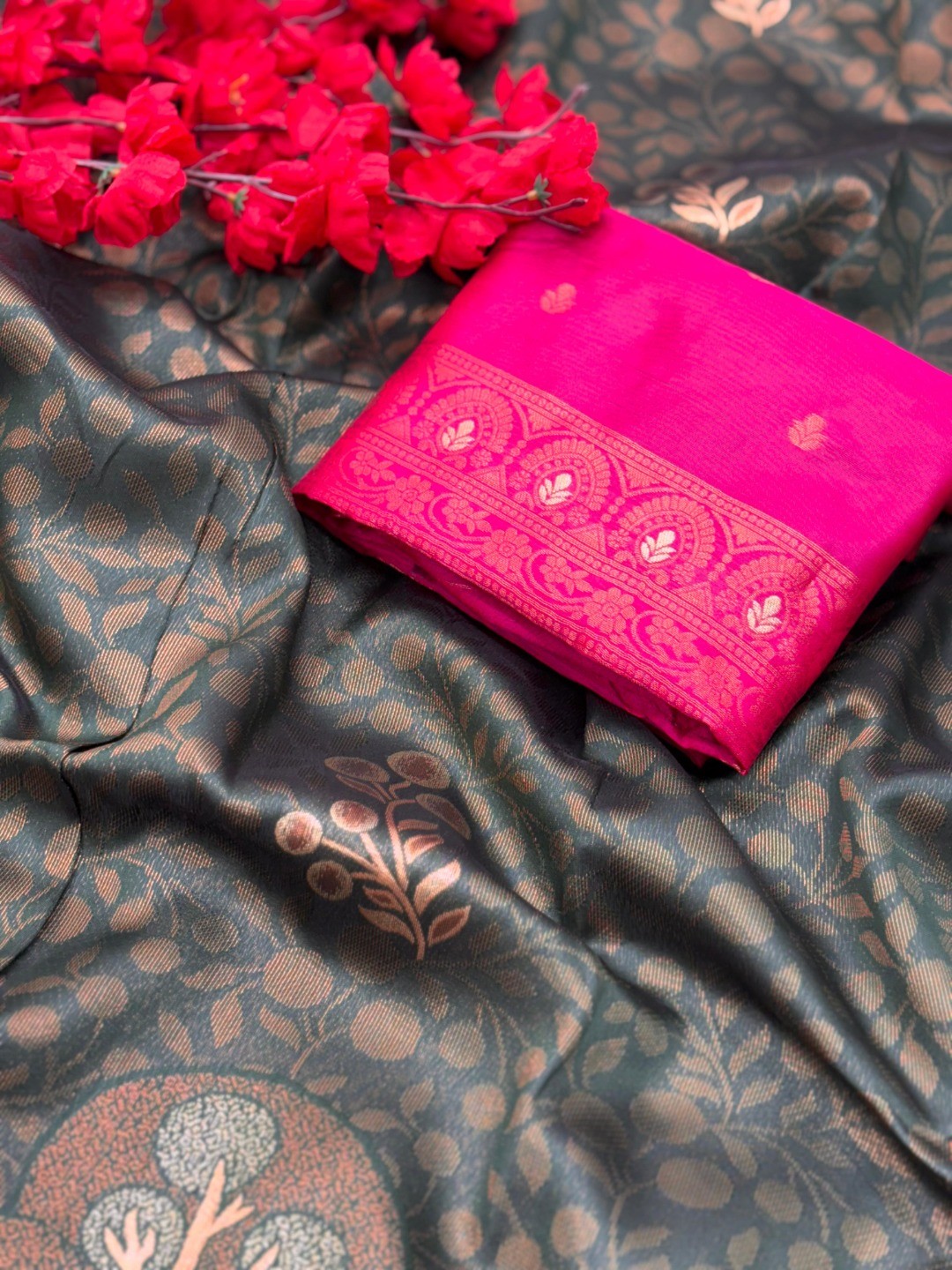 Green Silk Blend Saree with Woven Floral Design and Detailed Woven Motifs - Image 2