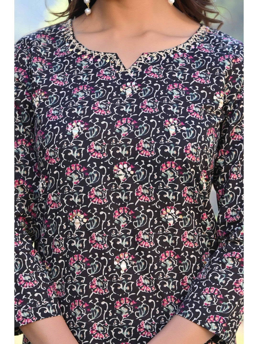 Black Floral Printed Pure Cotton Straight Kurti - Image 3