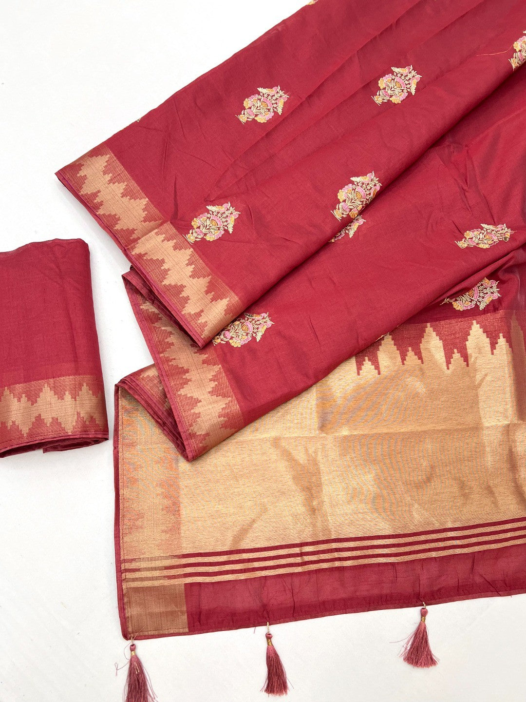Refreshing Red Cotton Blend Saree Highlighted By Intricate Floral Embroidery & Zari Weaving - Image 2