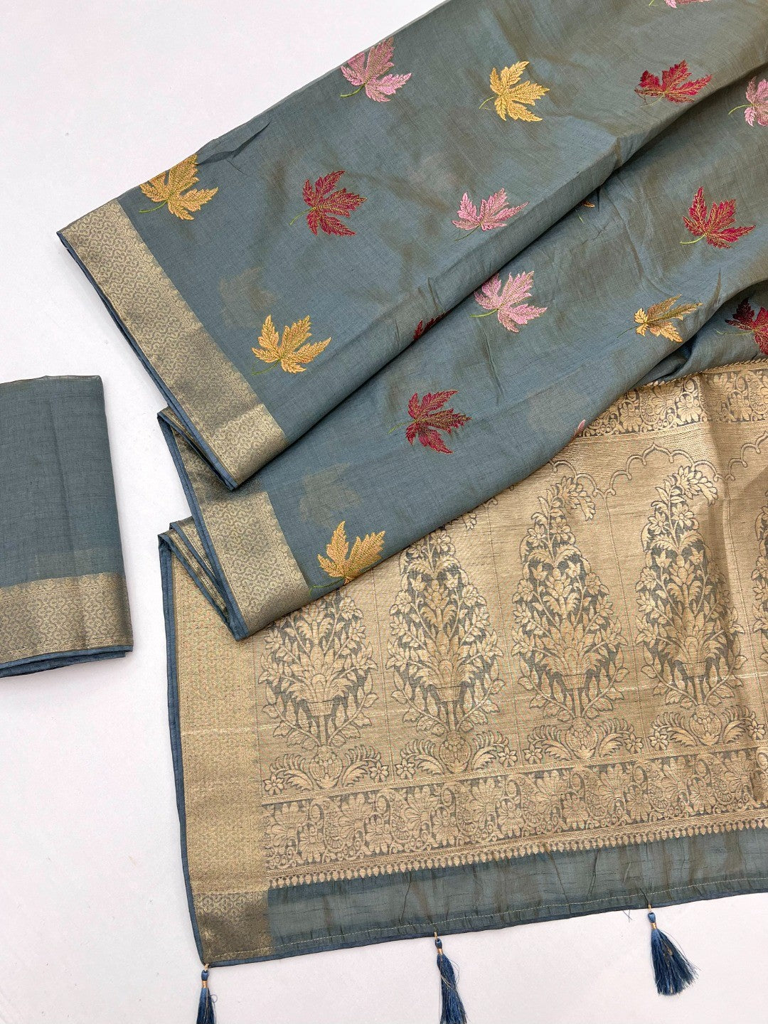 Sophisticated Grey Cotton Blend Saree Enhanced With Leaf Embroidery & Lustrous Zari Weaving - Image 3