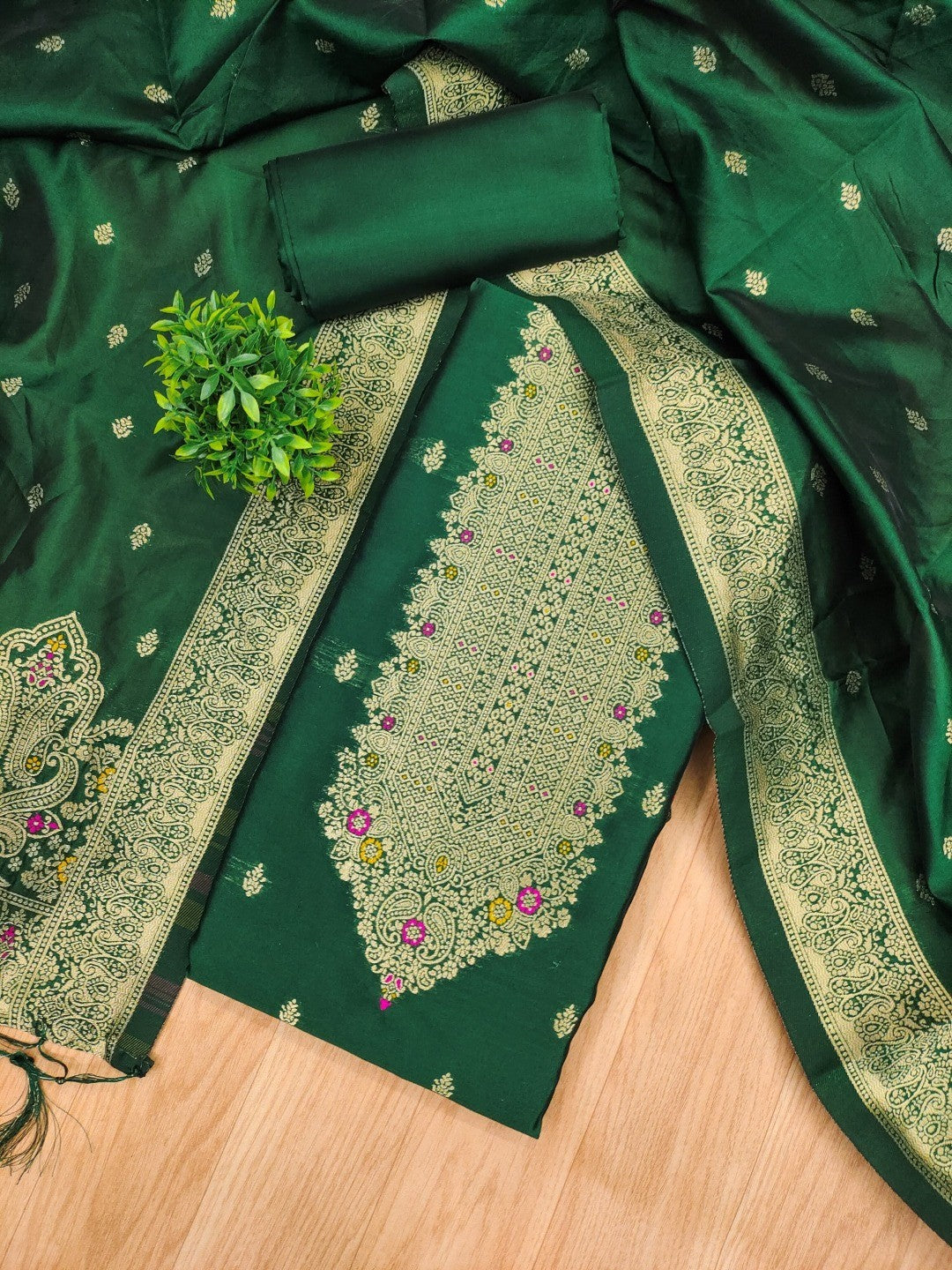Premium Bottle Green Banarasi Silk Dress Material With Opulent Floral & Paisley Motif Zari Weaving - Image 2