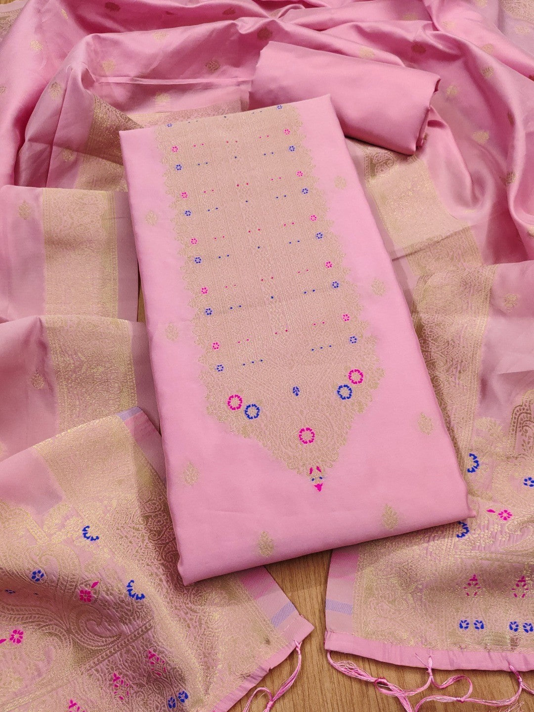 Premium Pink Banarasi Silk Dress Material With Opulent Floral & Paisley Motif Zari Weaving - Image 3