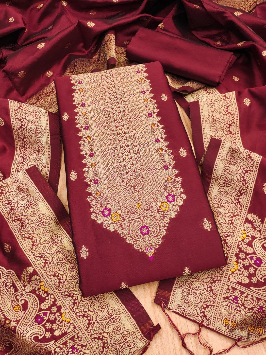 Premium Maroon Banarasi Silk Dress Material With Opulent Floral & Paisley Motif Zari Weaving - Image 5