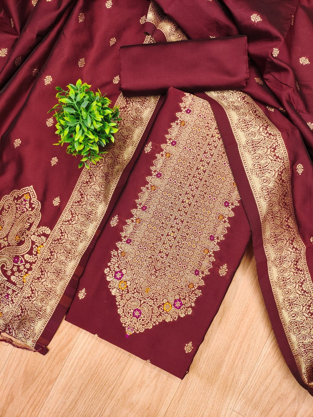 Premium Maroon Banarasi Silk Dress Material With Opulent Floral & Paisley Motif Zari Weaving - Image 3