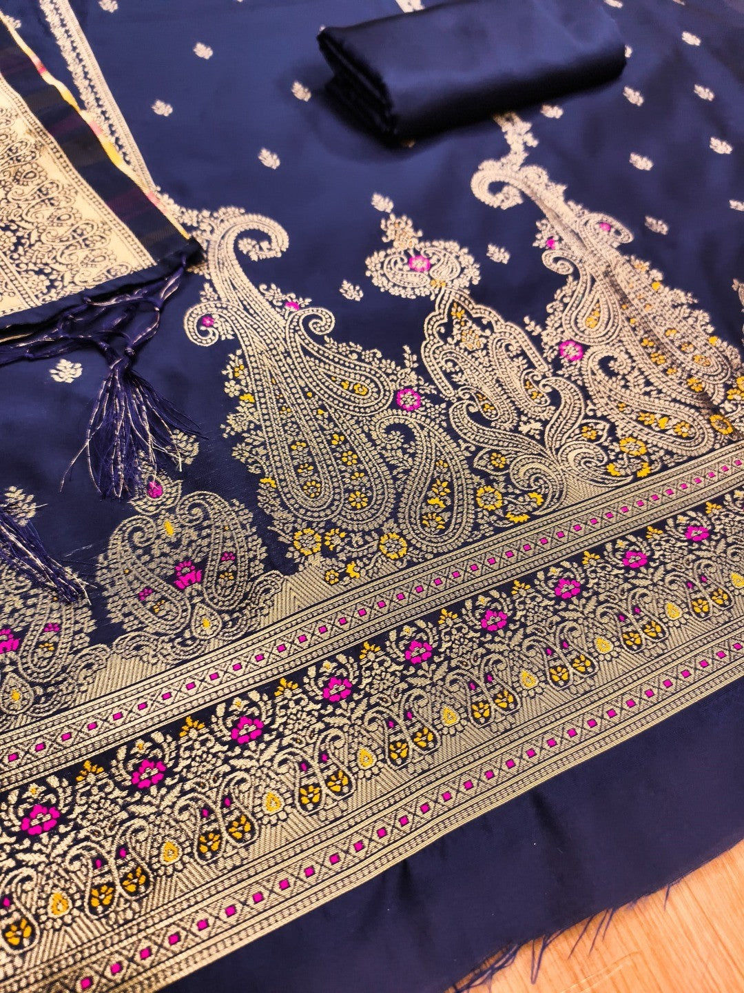 Premium Navy Blue Banarasi Silk Dress Material With Opulent Floral & Paisley Motif Zari Weaving - Image 5