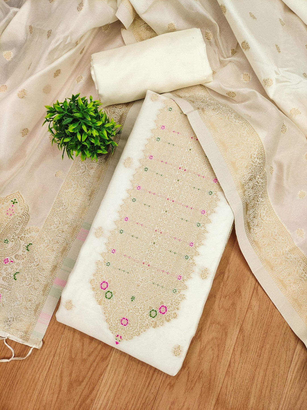 Premium Offwhite Banarasi Silk Dress Material With Opulent Floral & Paisley Motif Zari Weaving - Image 3