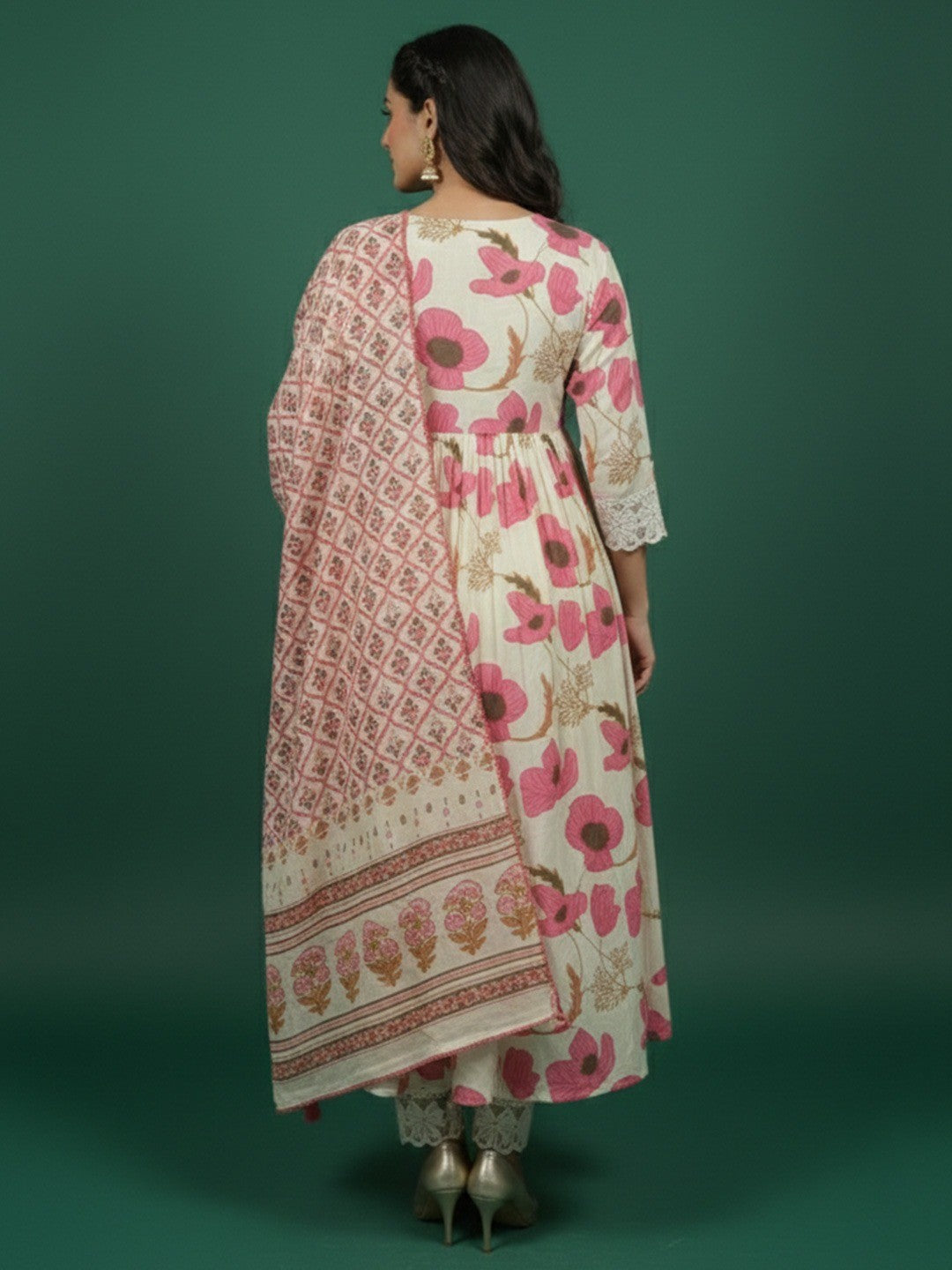 Off-White Cotton Alia Cut Salwar Suit With Floral Accents - Image 4