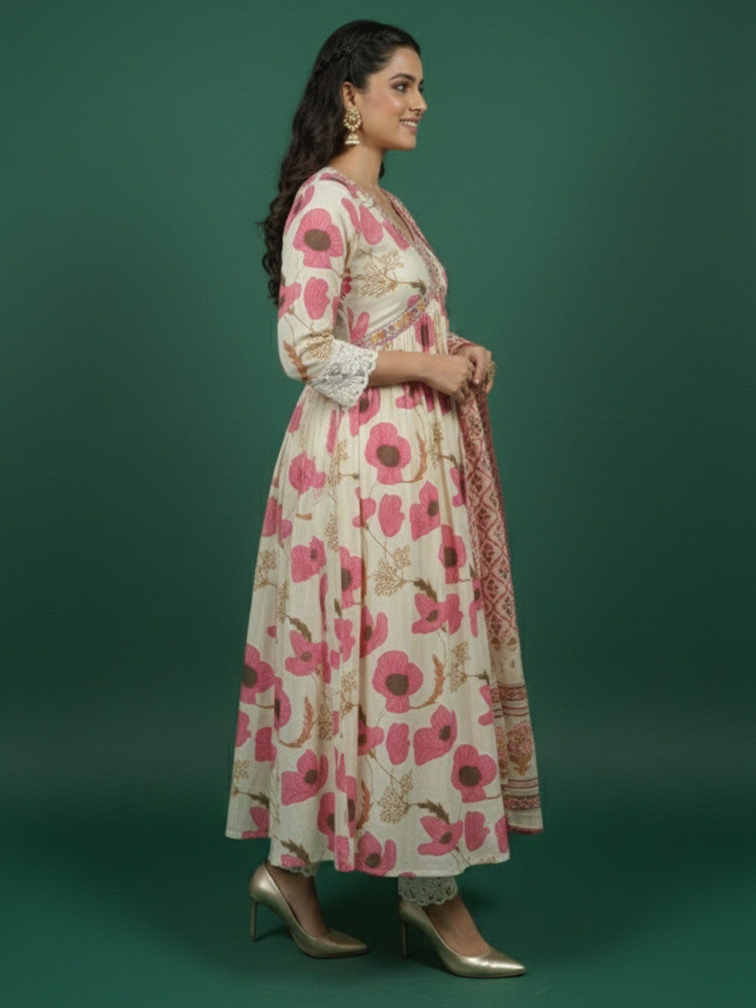 Off-White Cotton Alia Cut Salwar Suit With Floral Accents - Image 2
