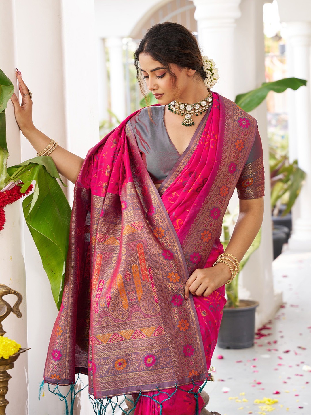 Classic Pink Soft Silk Blend Saree Enhanced With Traditional Floral Weaving & Tassel Pallu - Image 5