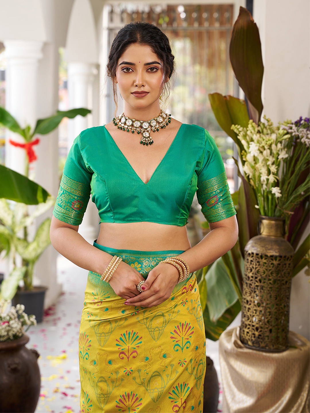 Classic Mustard Soft Silk Blend Saree Enhanced With Traditional Floral Weaving & Tassel Pallu - Image 5