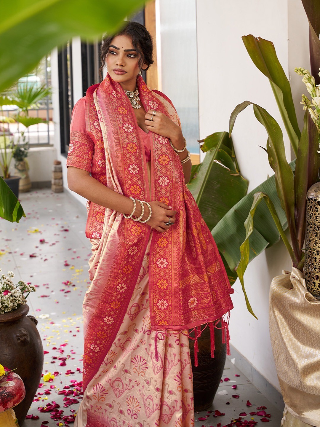 Classic Cream Soft Silk Blend Saree Enhanced With Traditional Floral Weaving & Tassel Pallu - Image 4