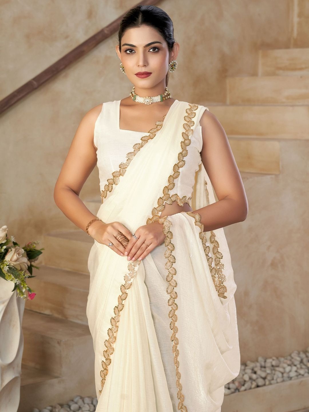 Off-White Satin Saree with Intricate Border Detailing for Elegant Evening Wear - Image 3