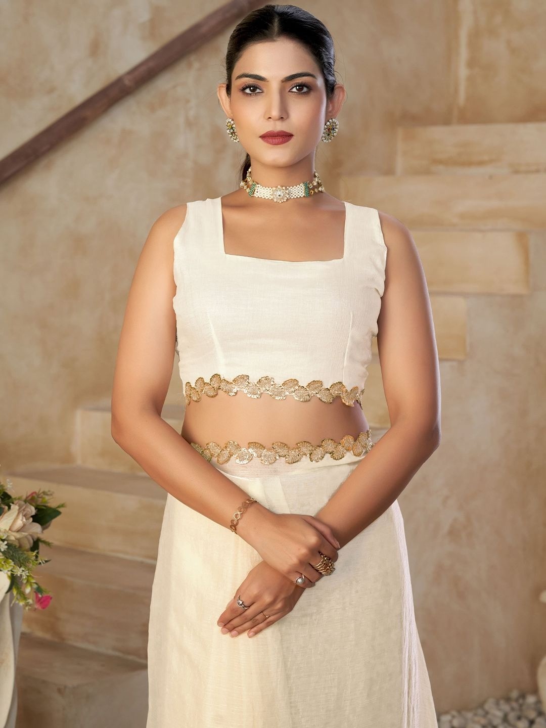 Off-White Satin Saree with Intricate Border Detailing for Elegant Evening Wear - Image 2