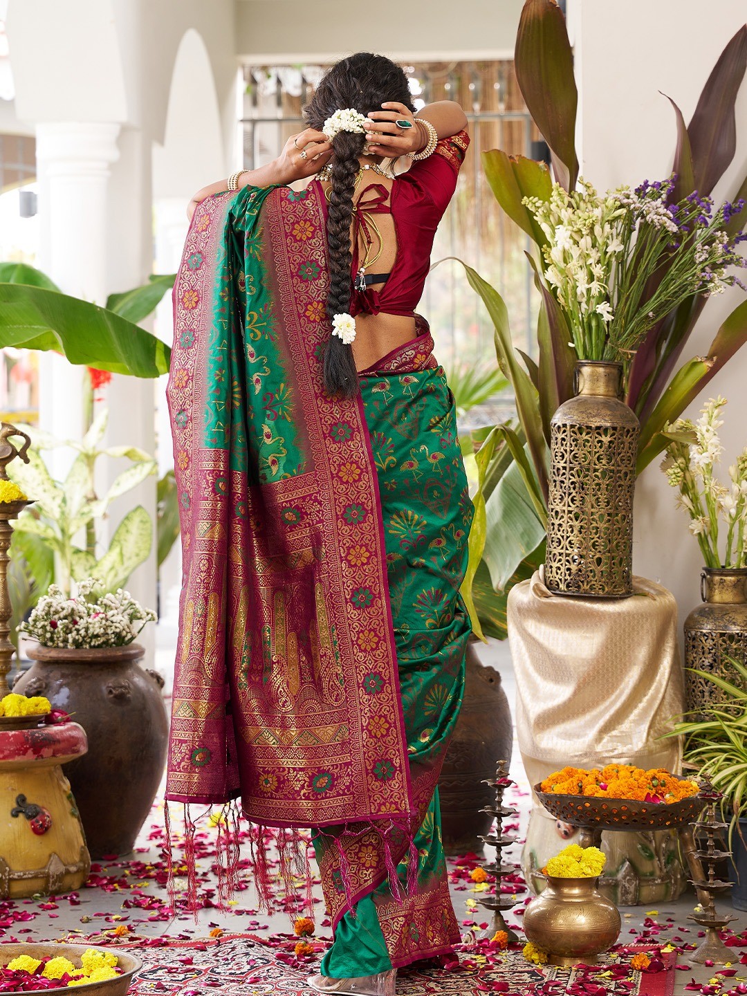 Classic Green Soft Silk Blend Saree Enhanced With Traditional Floral Weaving & Tassel Pallu - Image 5