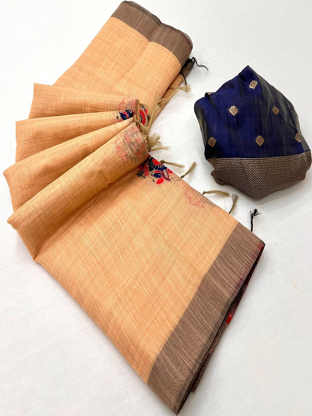 Orange Cotton Blend Saree with Jamnadi-Inspired Floral Woven Motifs - Image 3