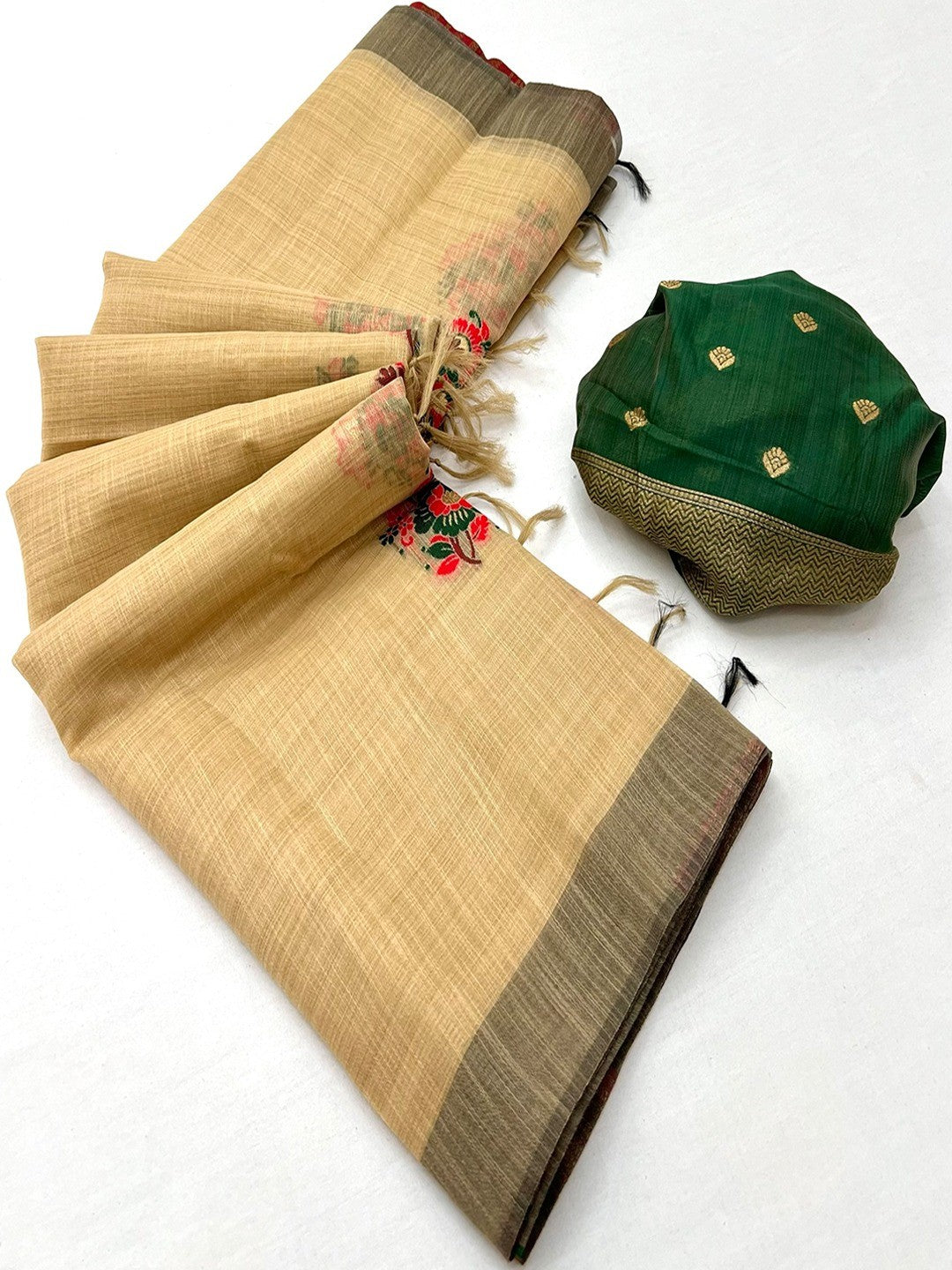 Beige Cotton Blend Saree with Jamnadi-Inspired Floral Woven Motifs - Image 3