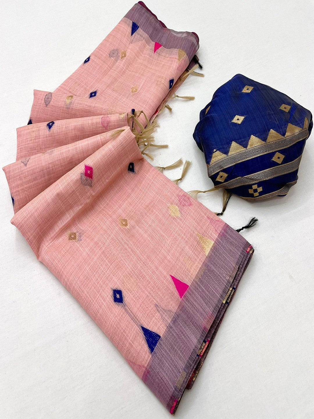 Elegant Pink Cotton Blend Saree with Geometric Woven Design in Jamdani Style - Image 2