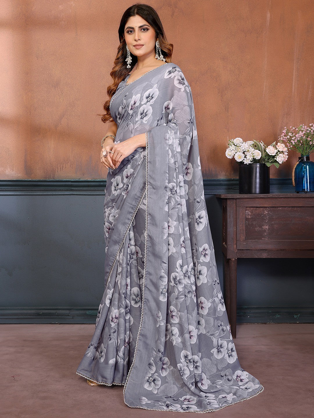 Elegant Gery Floral Printed Georgette Saree Enhanced With Delicate Lace Border Work - Image 5