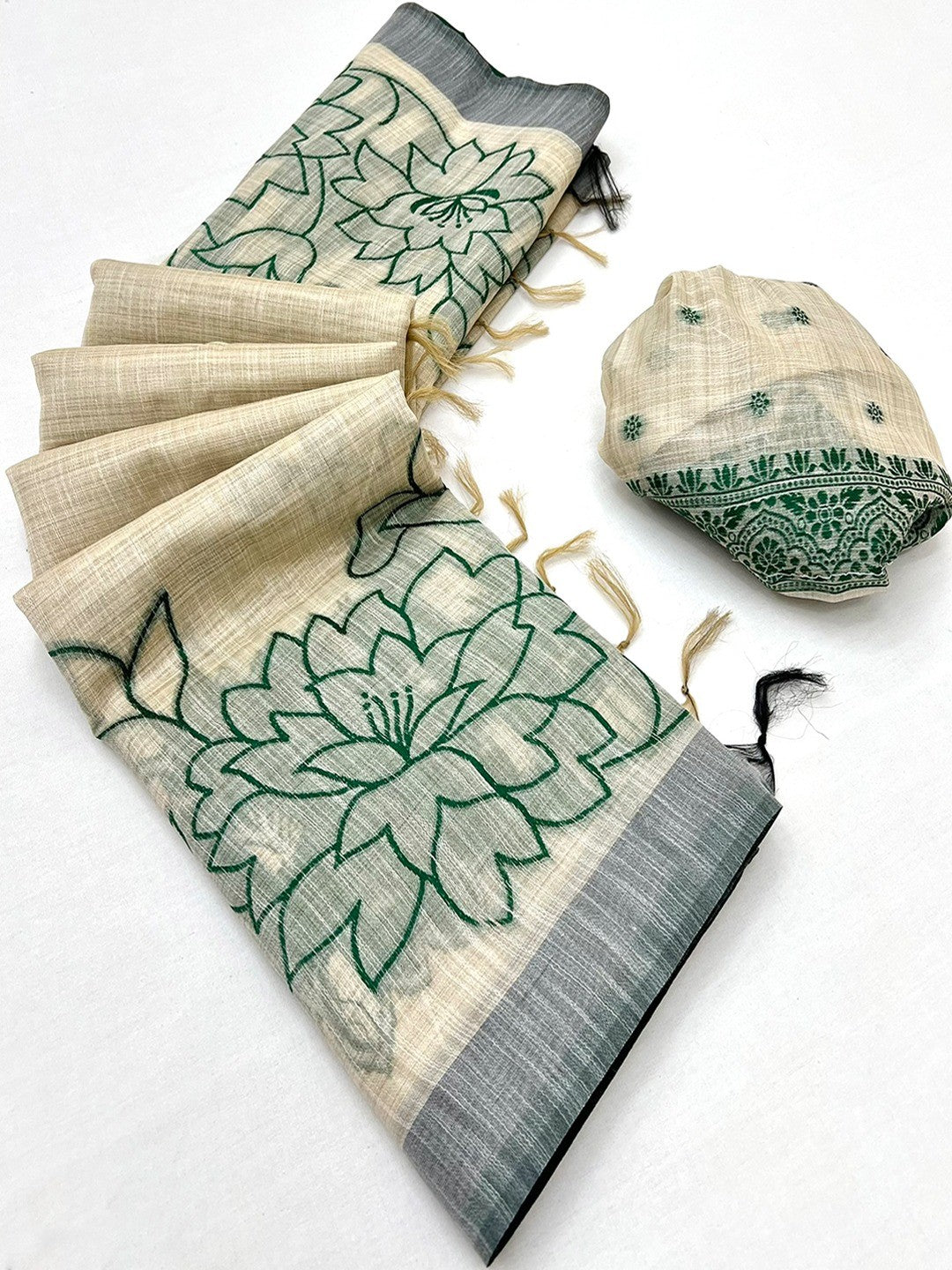 Beige Woven Cotton Blend Saree Featuring Green Floral Pattern In Jamdani Style - Image 3