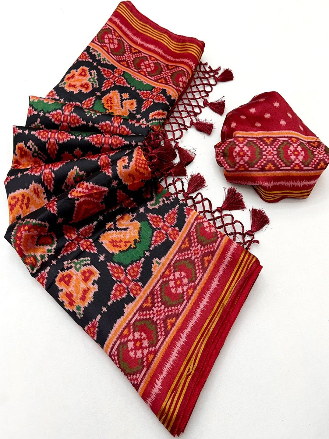 Exquisite Black Patola Print Handloom Silk Saree with Handcrafted Tassel Detailing - Image 2