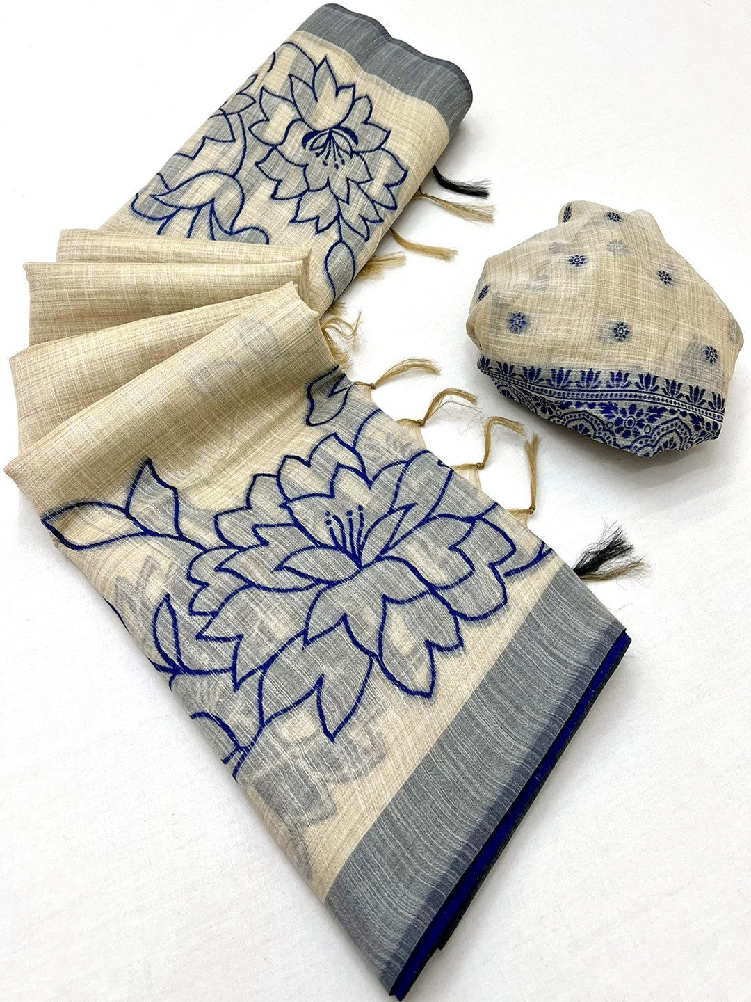 Beige Woven Cotton Blend Saree Featuring Blue Floral Pattern In Jamdani Style - Image 3