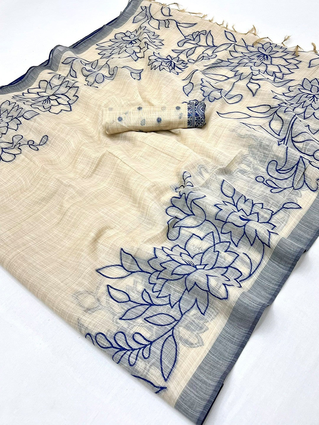 Beige Woven Cotton Blend Saree Featuring Blue Floral Pattern In Jamdani Style - Image 2
