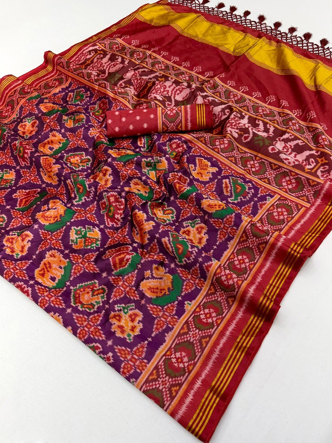 Exquisite Purple Patola Print Handloom Silk Saree with Handcrafted Tassel Detailing - Image 3