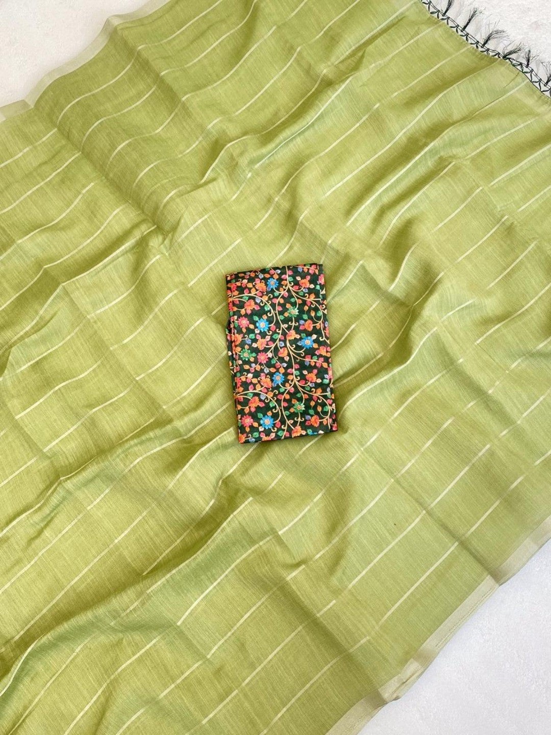Graceful Green Stripe Pattern Linen Saree Featuring Fine Self Zari Weaving With Tassel Pallu - Image 2