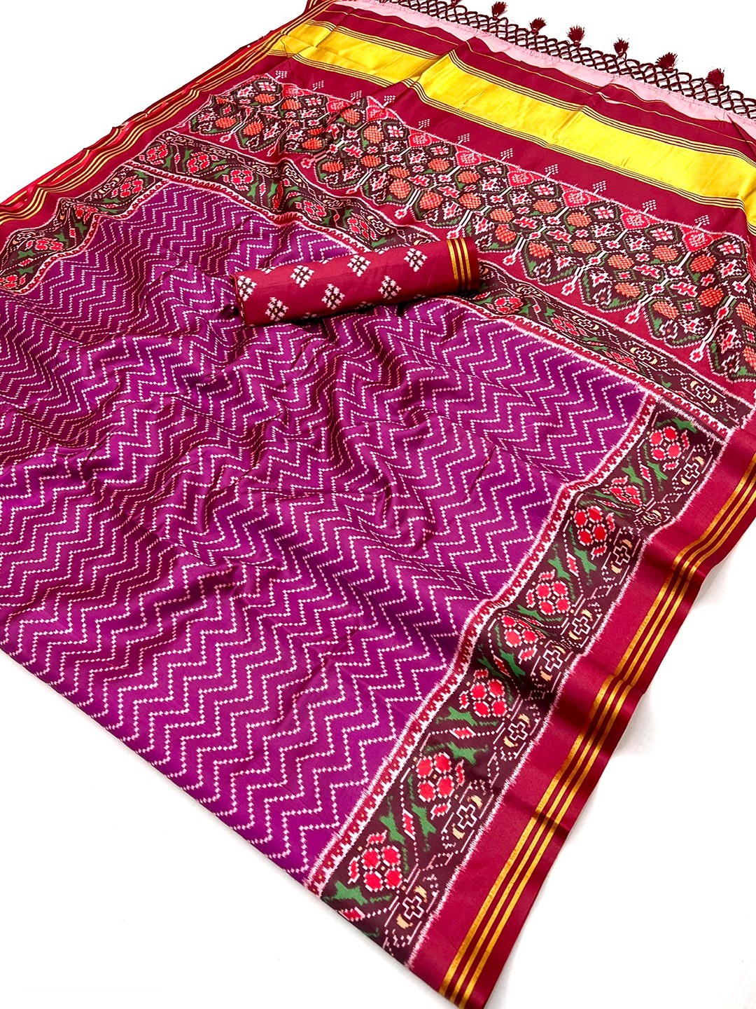 Traditional Magenta Patola Print Handloom Silk Saree with Pallu Tassel Detailing - Image 2