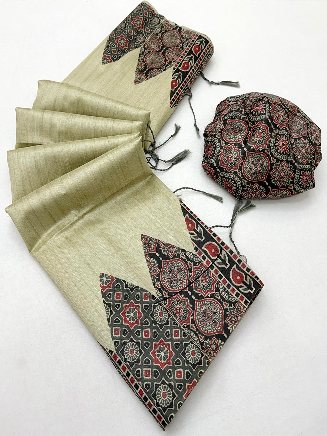 Cream Traditional Ajrakh Printed Handloom Tussar Silk Saree - Image 3