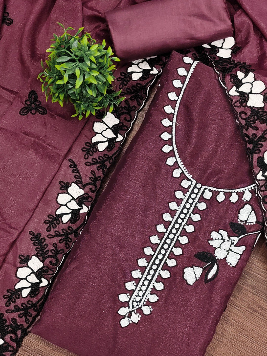 Mauve Premium Star Georgette Dress Material Featuring Intricate Floral Embroidery - Image 5