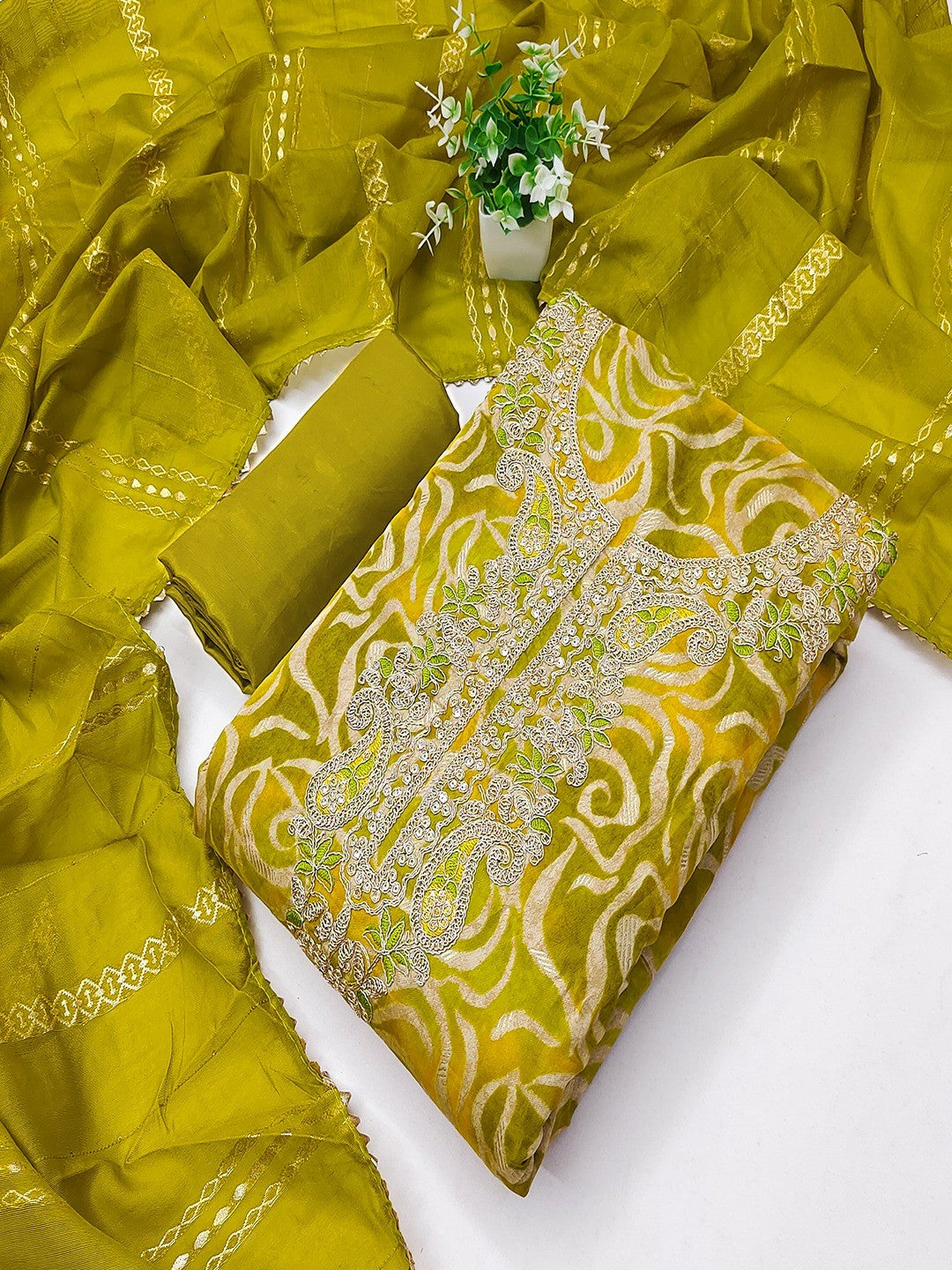 Green Printed Art Silk Fabric Set Enhanced with Fine Embroidered Detailing - Image 4