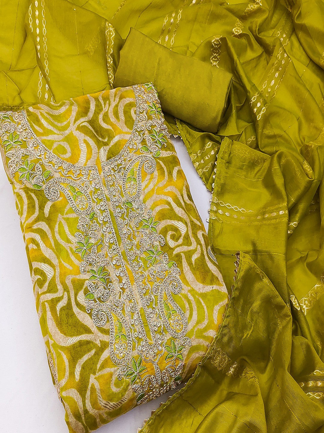 Green Printed Art Silk Fabric Set Enhanced with Fine Embroidered Detailing - Image 3