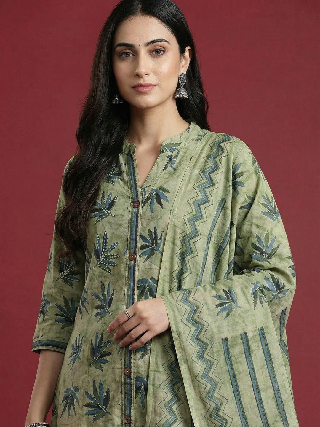 Blue Floral Printed Pure Cotton Straight Fit Salwar Suit - Image 4