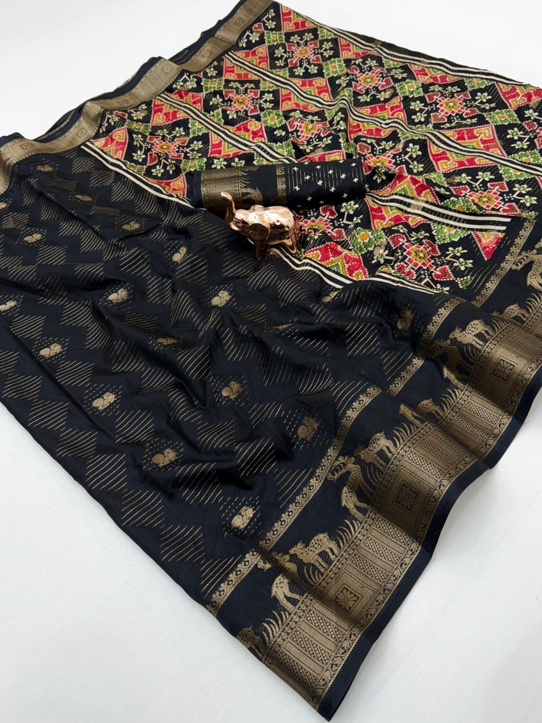 Royal Black Georgette Saree with Detailed Golden Woven Border Finish - Image 4