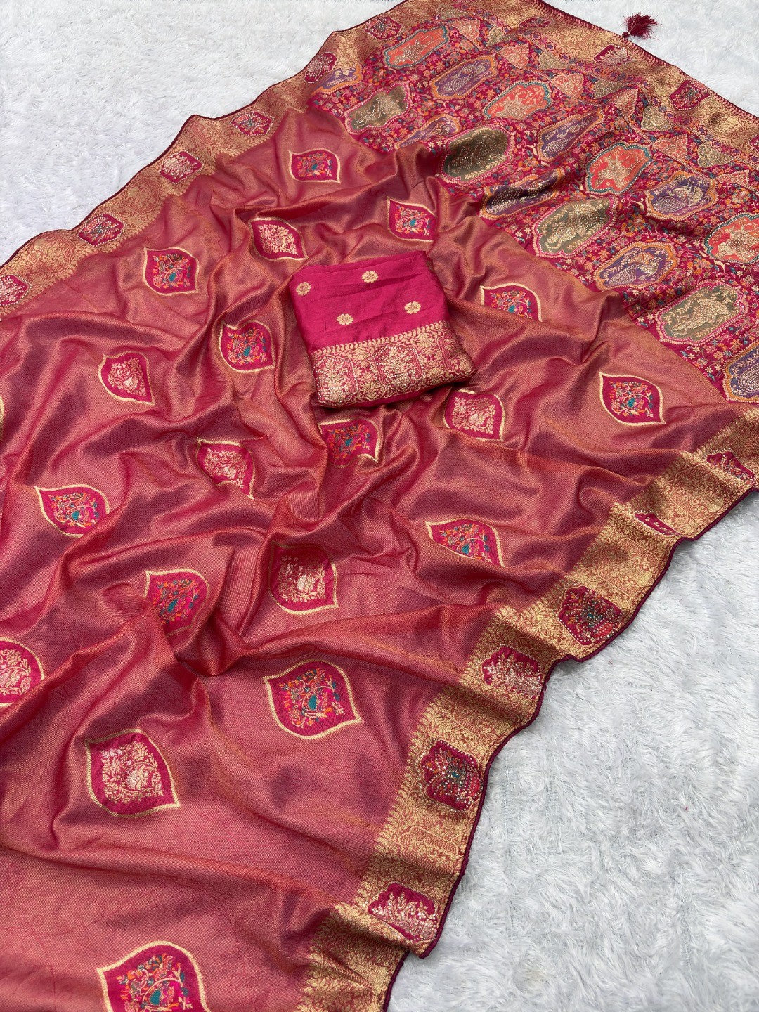 Elegant Magenta Floral Woven Nylon Tissue Jacquard Saree Adorned With Intricate Zarkan Work - Image 3