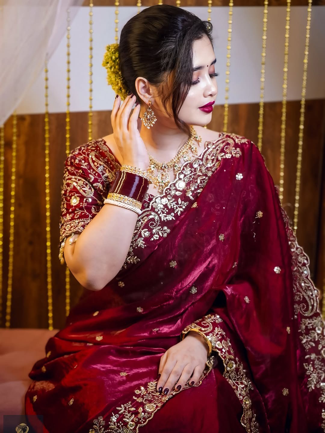 Luxurious Maroon Floral Zari & Thread Organza Satin Silk Saree With An Artistic Arco Cut Border - Image 5