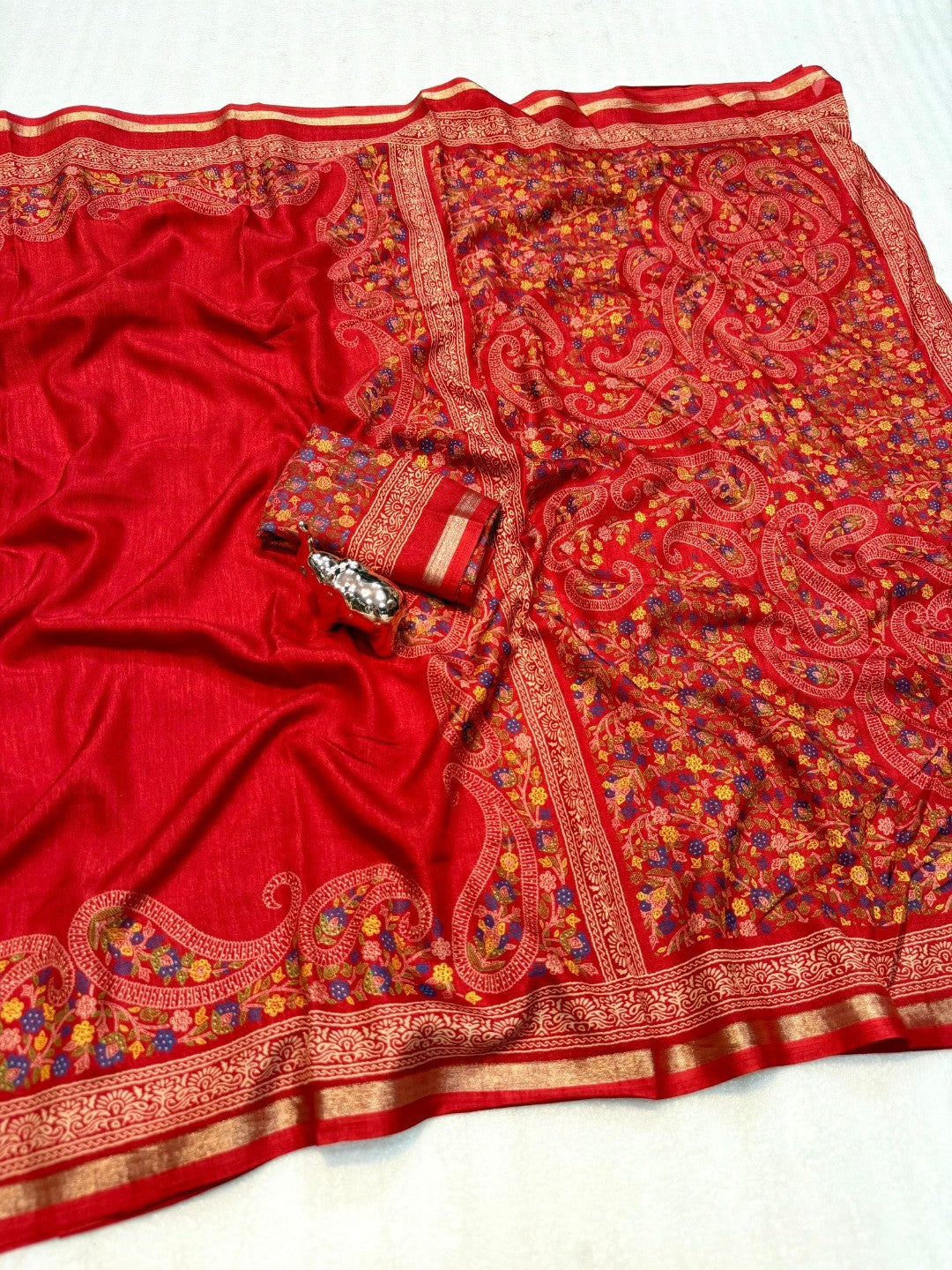 Red Tussar Silk Saree with Classic Paisley Pattern and Refined Traditional Finish - Image 2
