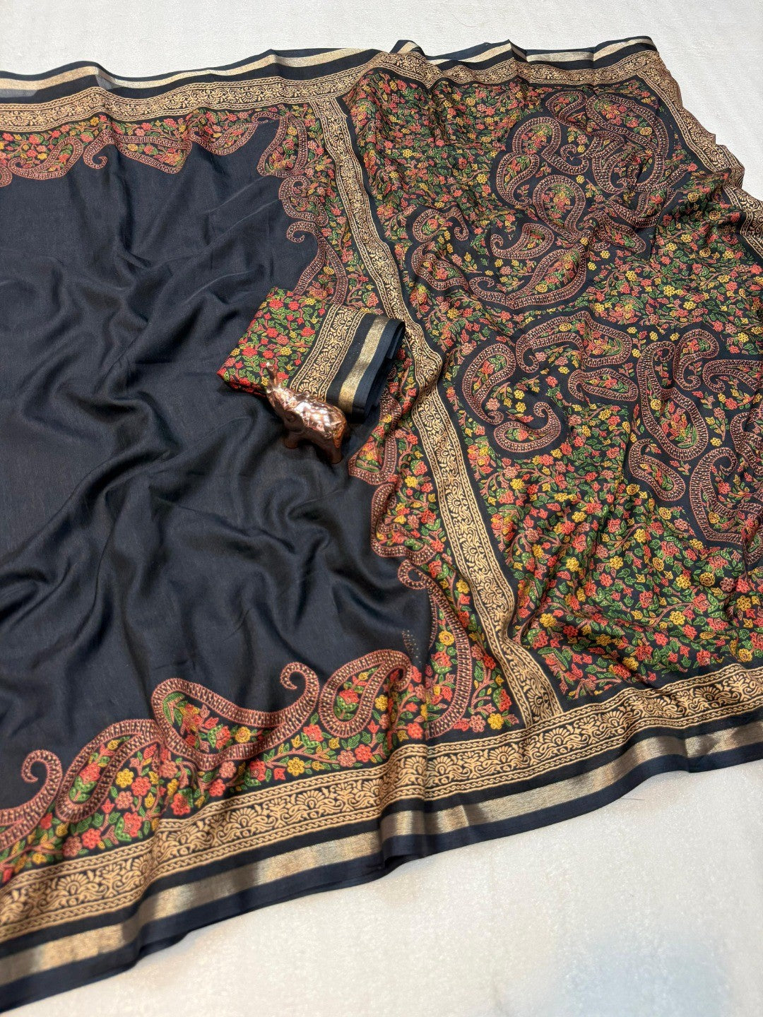 Black Tussar Silk Saree with Classic Paisley Pattern and Refined Traditional Finish - Image 3