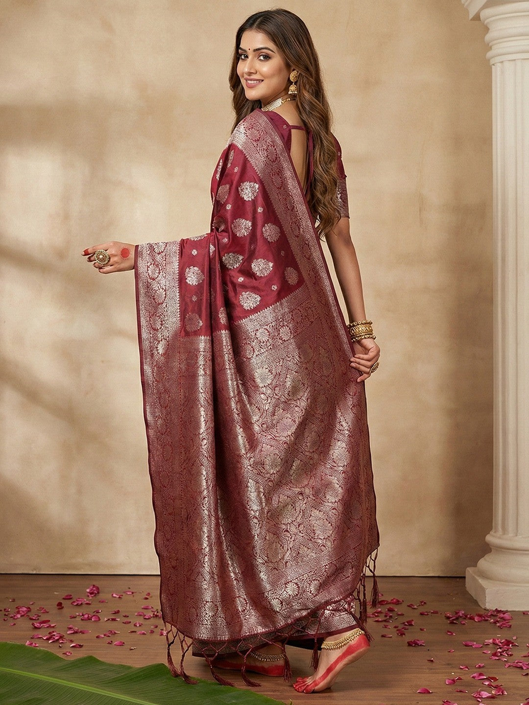 Elegant Maroon Banarasi Silk Saree Featuring Intricate Floral Weaving With Graceful Tassel Pallu - Image 3