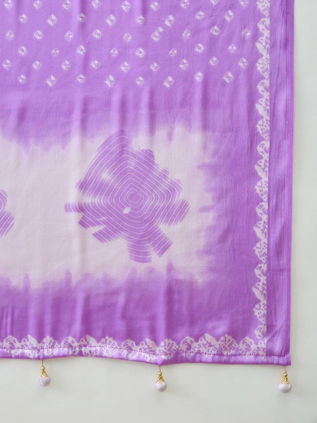Classic Lavender Bandhani Printed Satin Ombre Saree With A Beautifully Finished Tassel Pallu - Image 8