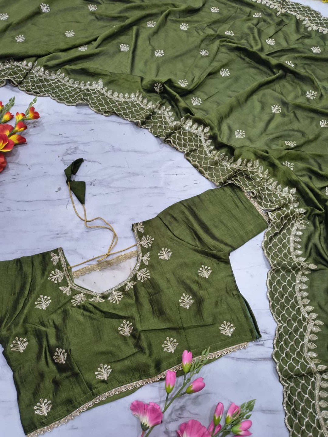 Green Floral Design Vichitra Silk Saree Featuring Intricate Thread & Sequins Embroidery - Image 3
