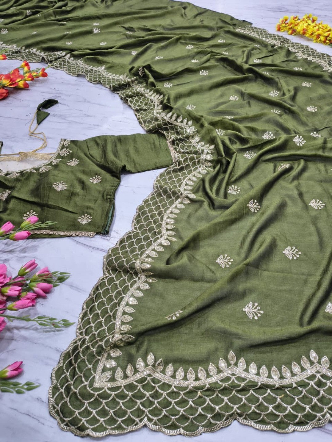 Green Floral Design Vichitra Silk Saree Featuring Intricate Thread & Sequins Embroidery - Image 2