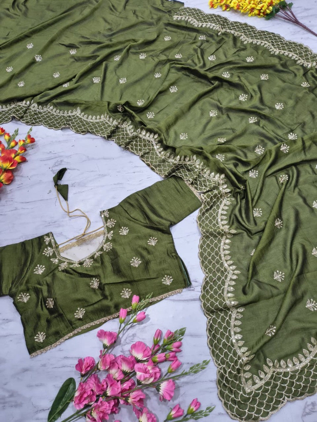 Green Floral Design Vichitra Silk Saree Featuring Intricate Thread & Sequins Embroidery - Image 5