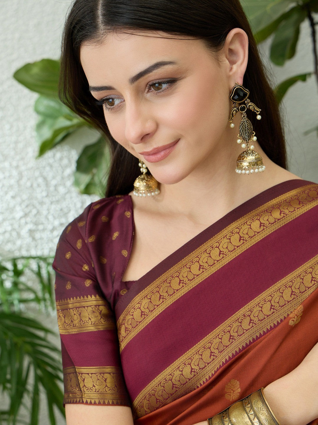 Traditional Rust Floral Zari Weaving Banarasi Silk Saree With Statement Tassel Pallu - Image 4