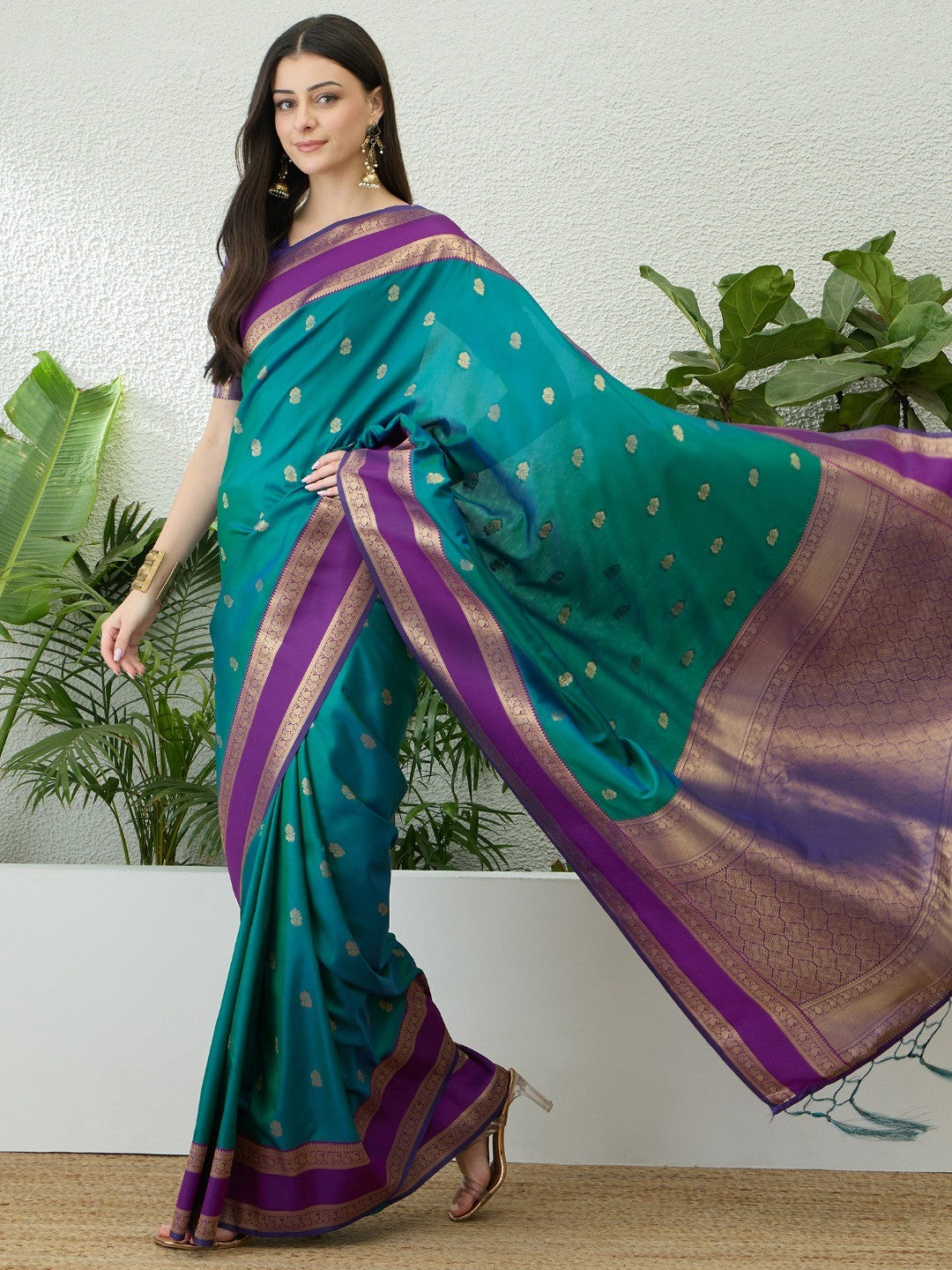 Traditional Teal Floral Zari Weaving Banarasi Silk Saree With Statement Tassel Pallu - Image 3
