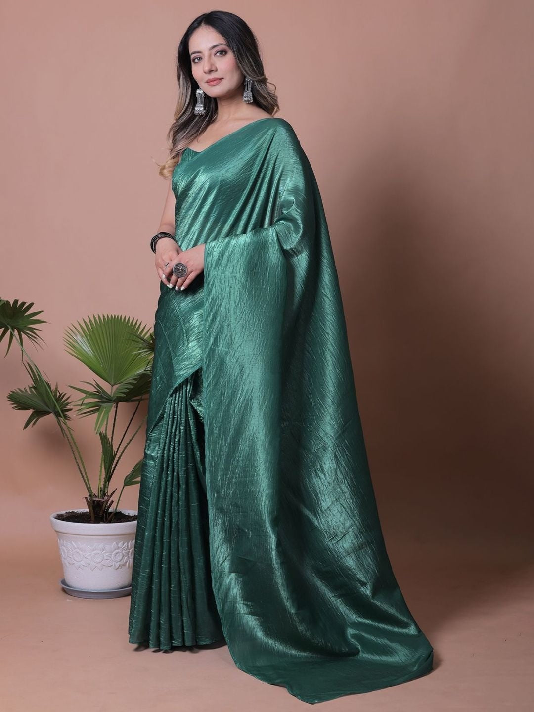 Emerald Green Solid Chiffon Saree Perfect for Parties & Festive Occasions - Image 3