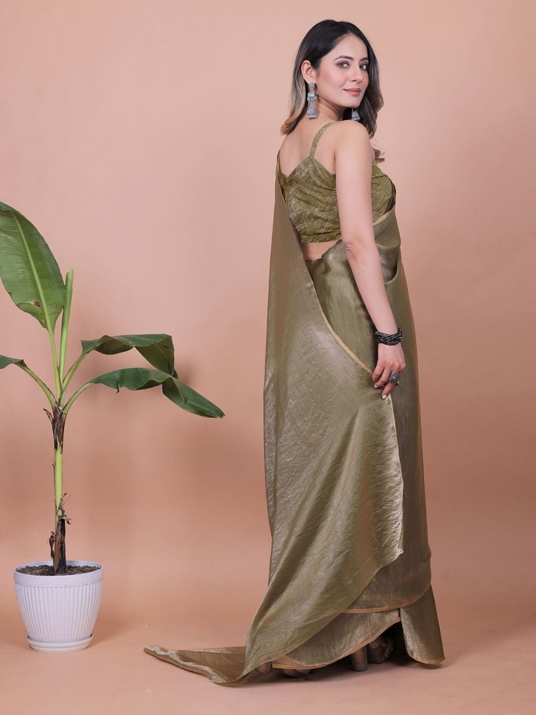 Mehendi Green Solid Chiffon Saree Perfect for Parties & Festive Occasions - Image 4