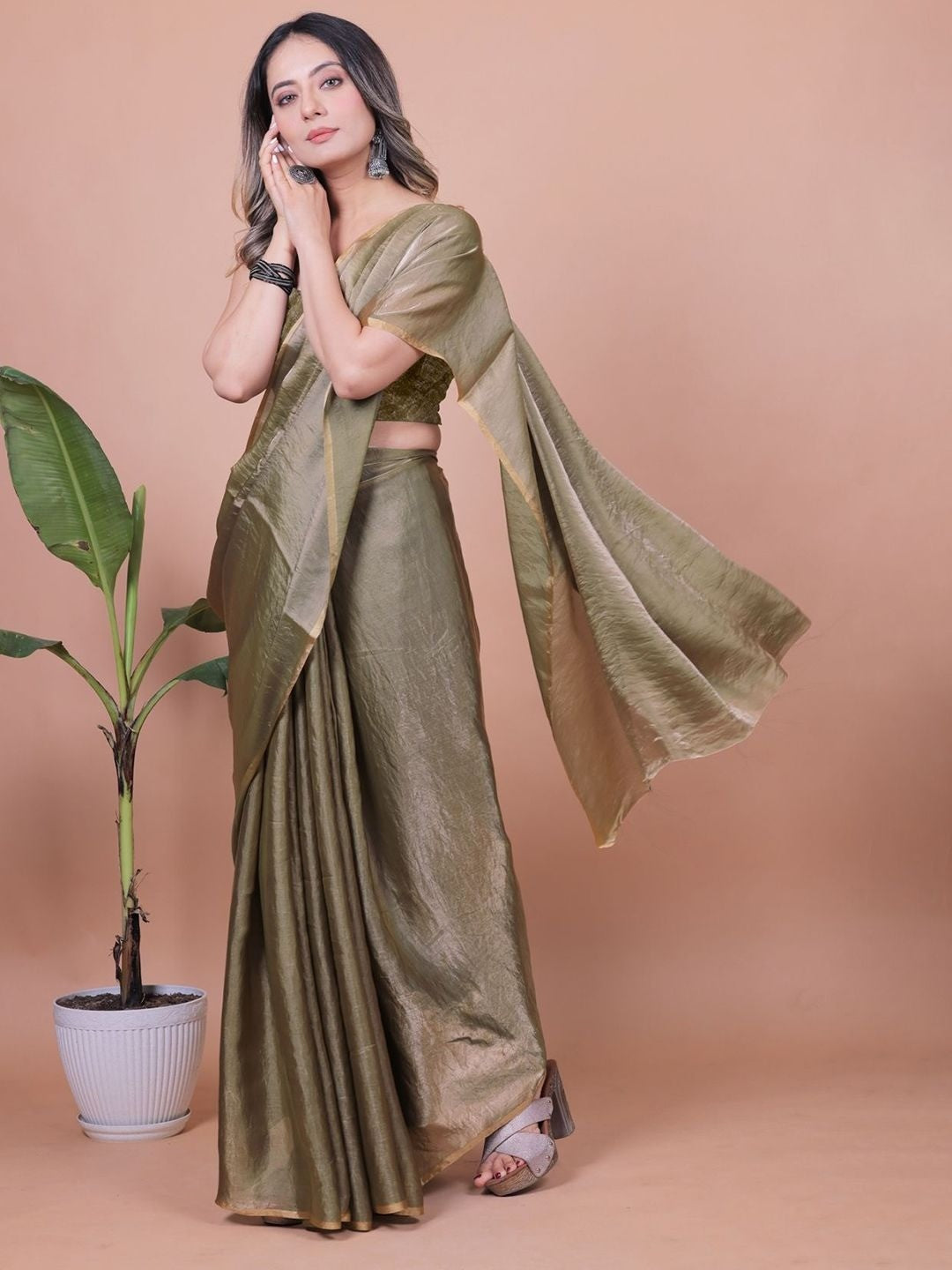Mehendi Green Solid Chiffon Saree Perfect for Parties & Festive Occasions - Image 3