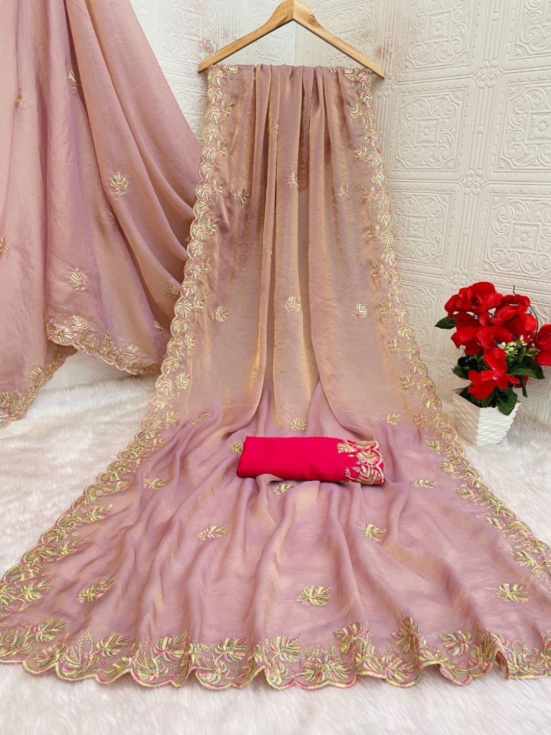Charming Light Lavender Floral Silk Blend Saree Enhanced With Thread Embroidery & Subtle Sequin Work - Image 6